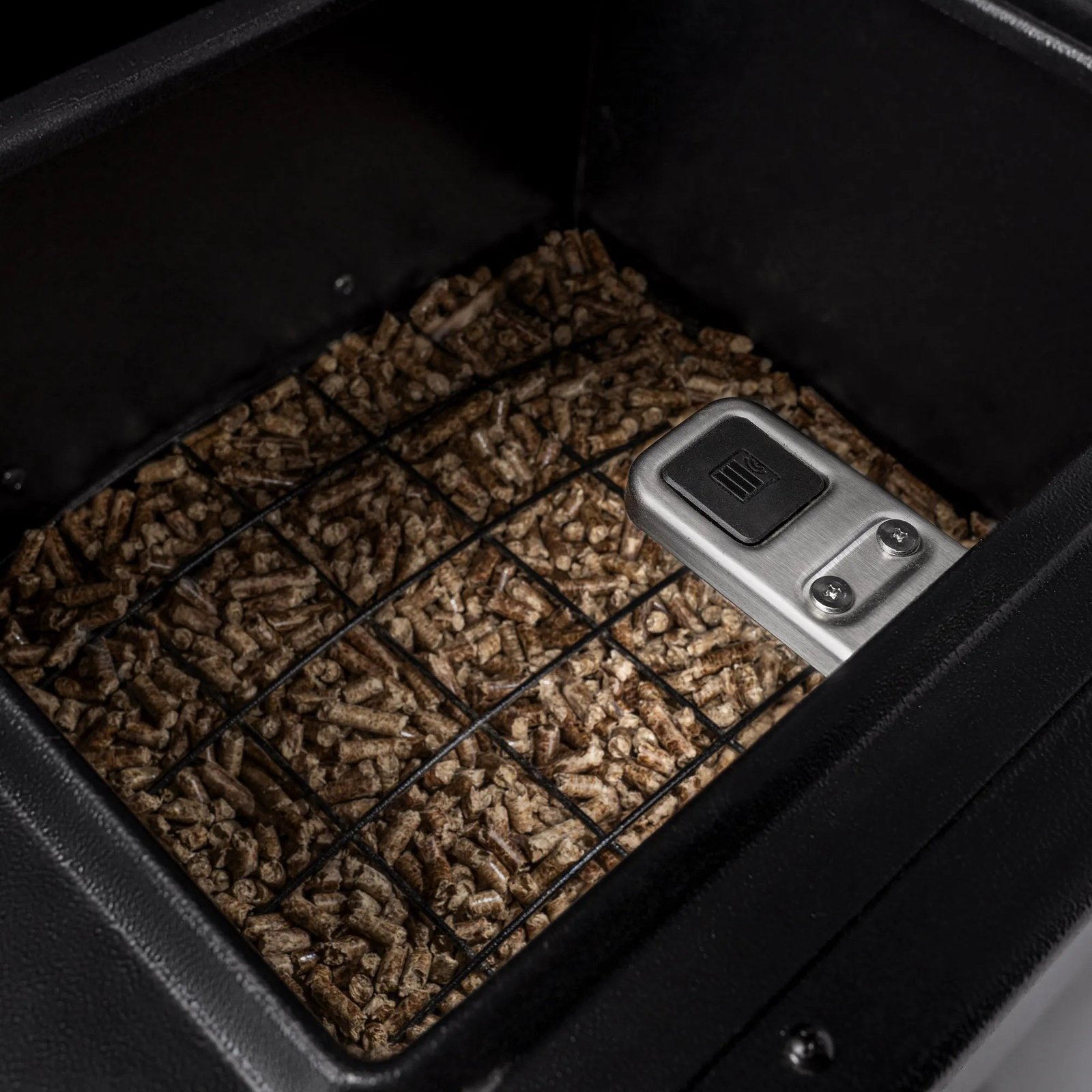 TFB93RLG_IronwoodXL_CloseUp_PelletSensor_9398_WEB.jpg